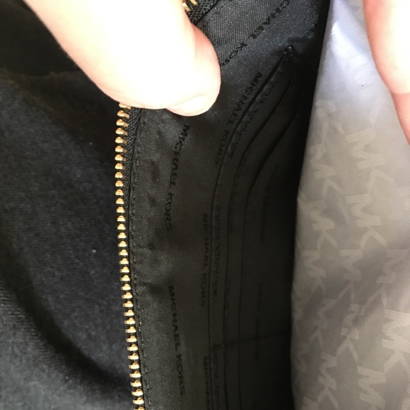 Gorgeous Michael Kors leather wristlet/wallet - Picture 4 of 8